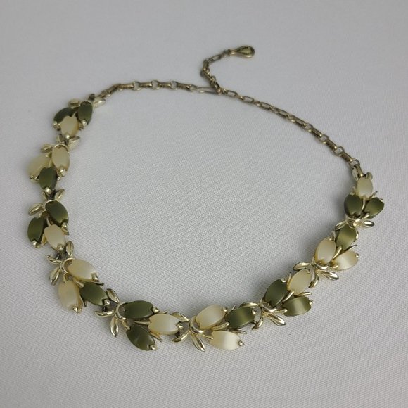 Vintage Green and Cream Necklace - Picture 2 of 8